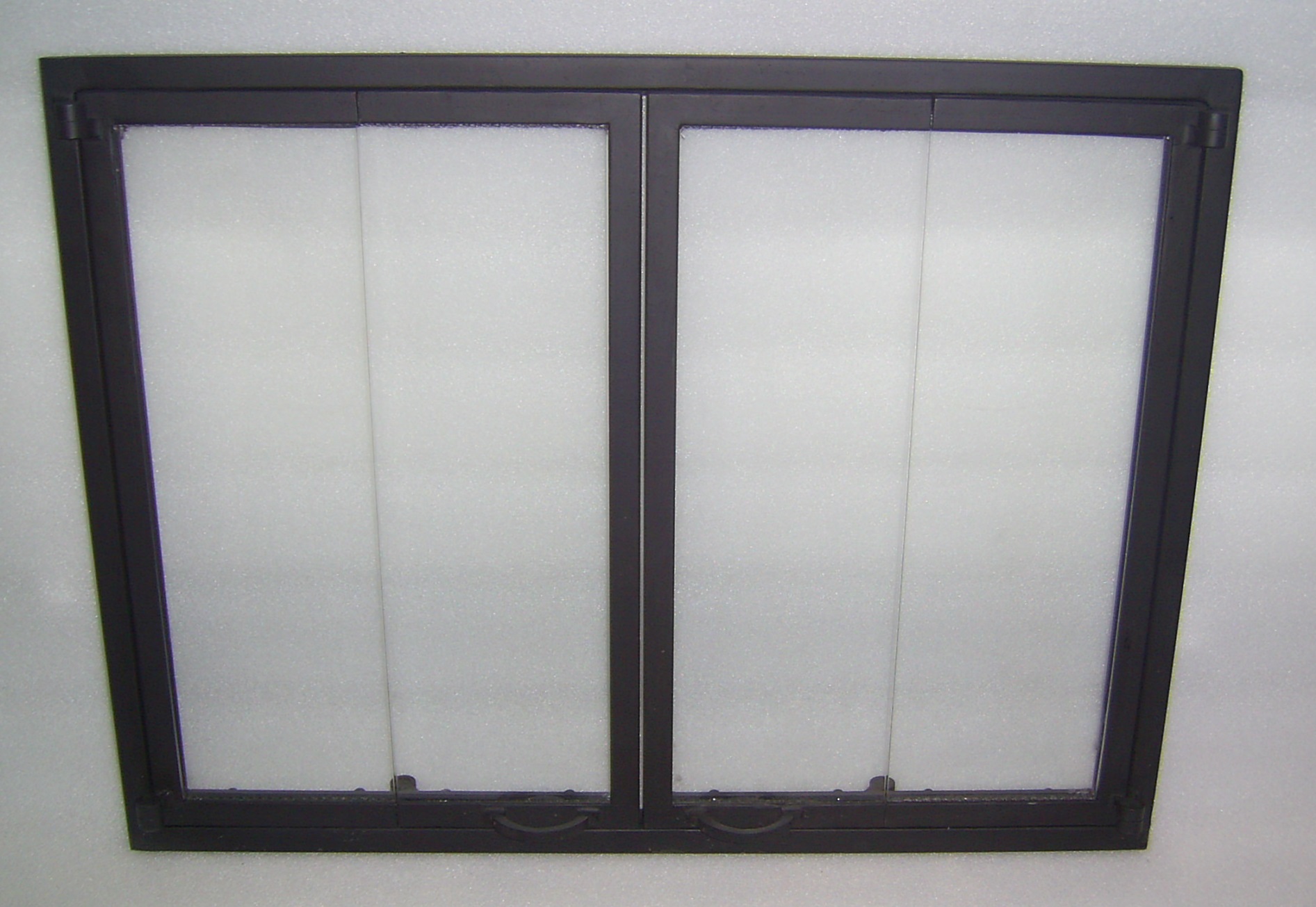 Дверь каминная с раздвижными стеклами фото в Екатеринбурге